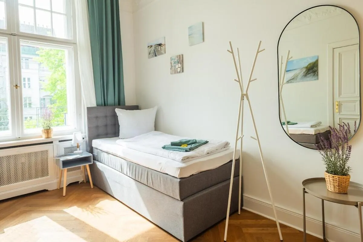 Kaiser 04 By Rockchair Apartments L Superhost Status L 3 Bedrooms Boxspringbeds 2 Bathrooms L Cozy Family & Business Flair 155 Sqm 3 Balcony 4Th Floor Elevator Up To 10 Guests Welcomes You! Βερολίνο Γερμανία