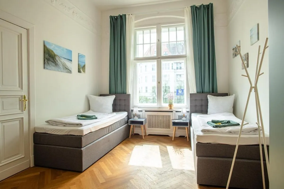 Kaiser 04 By Rockchair Apartments L Superhost Status L 3 Bedrooms Boxspringbeds 2 Bathrooms L Cozy Family & Business Flair 155 Sqm 3 Balcony 4Th Floor Elevator Up To 10 Guests Welcomes You! Βερολίνο