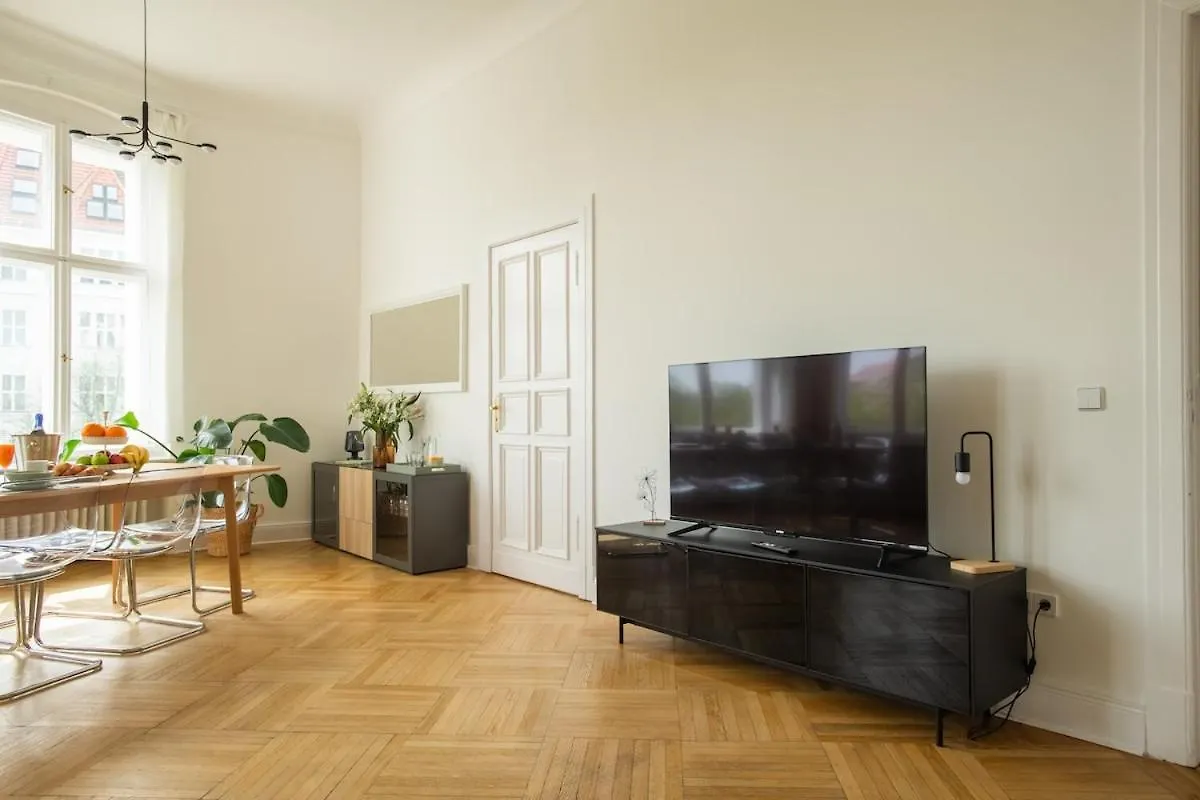 Kaiser 04 By Rockchair Apartments L Superhost Status L 3 Bedrooms Boxspringbeds 2 Bathrooms L Cozy Family & Business Flair 155 Sqm 3 Balcony 4Th Floor Elevator Up To 10 Guests Welcomes You! Berlin