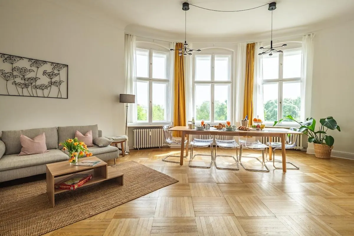 Kaiser 04 By Rockchair Apartments L Superhost Status L 3 Bedrooms Boxspringbeds 2 Bathrooms L Cozy Family & Business Flair 155 Sqm 3 Balcony 4Th Floor Elevator Up To 10 Guests Welcomes You! Berlin 0*,  Deutschland
