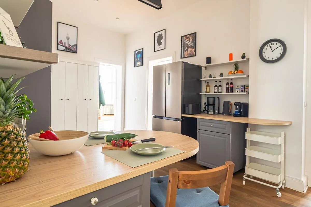 Kaiser 04 By Rockchair Apartments L Superhost Status L 3 Bedrooms Boxspringbeds 2 Bathrooms L Cozy Family & Business Flair 155 Sqm 3 Balcony 4Th Floor Elevator Up To 10 Guests Welcomes You! Berlin Deutschland