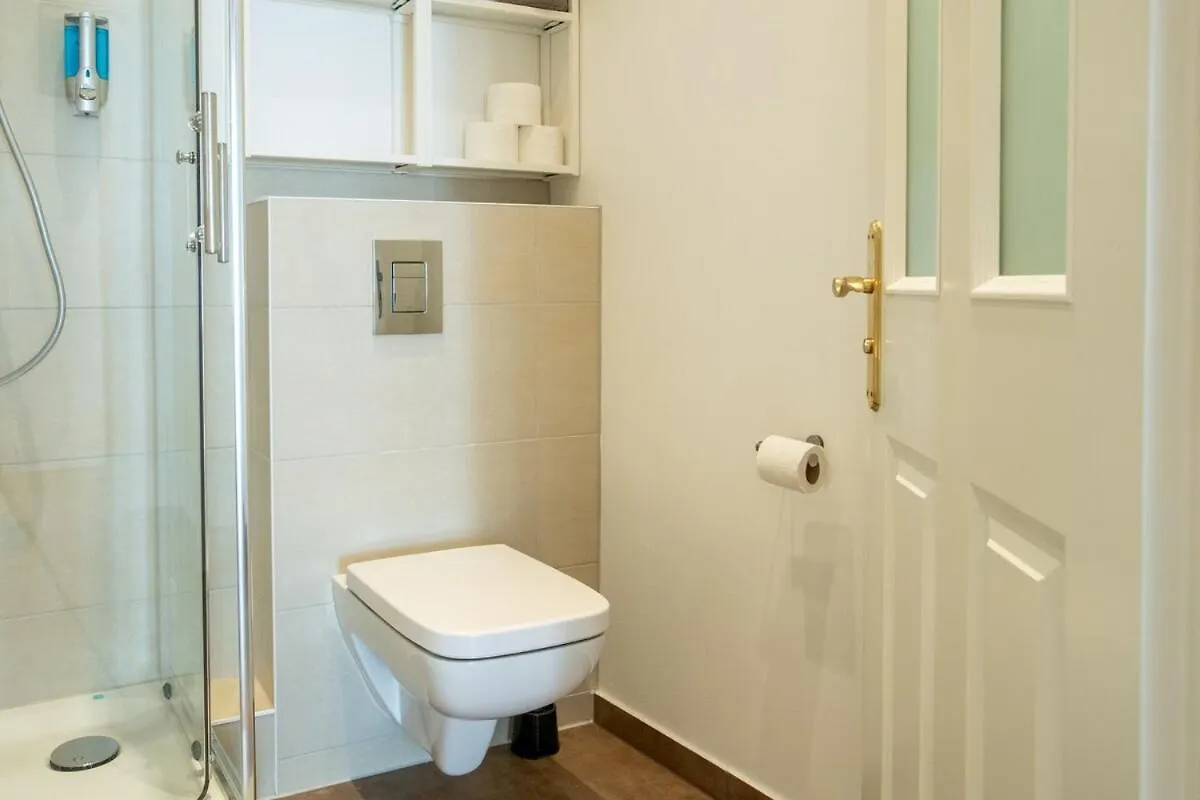 Kaiser 04 By Rockchair Apartments L Superhost Status L 3 Bedrooms Boxspringbeds 2 Bathrooms L Cozy Family & Business Flair 155 Sqm 3 Balcony 4Th Floor Elevator Up To 10 Guests Welcomes You! Berlin Deutschland