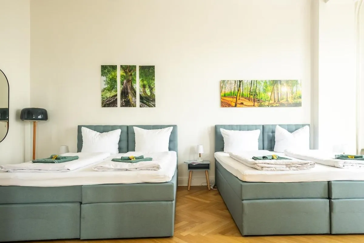 Kaiser 04 By Rockchair Apartments L Superhost Status L 3 Bedrooms Boxspringbeds 2 Bathrooms L Cozy Family & Business Flair 155 Sqm 3 Balcony 4Th Floor Elevator Up To 10 Guests Welcomes You! Berlin