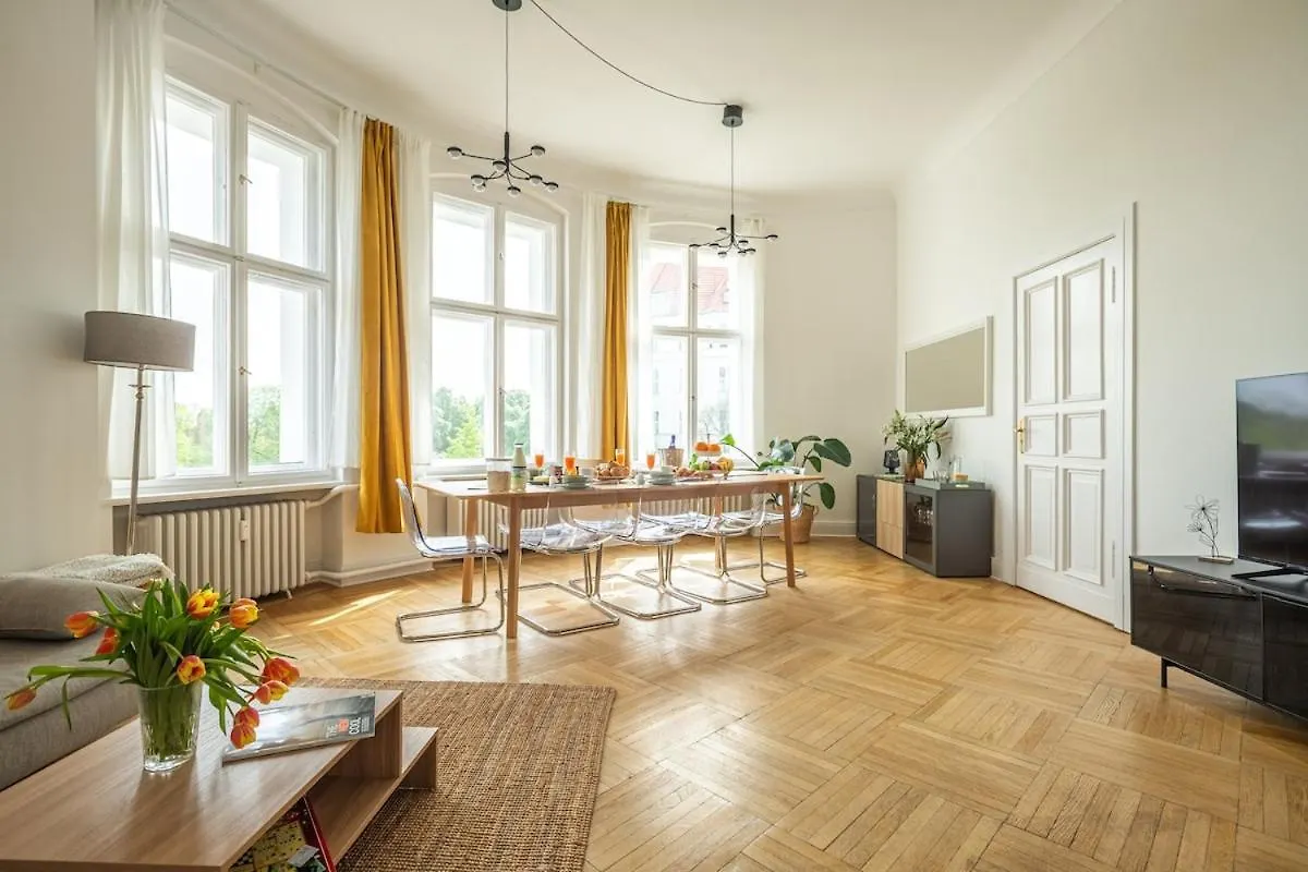 Kaiser 04 By Rockchair Apartments L Superhost Status L 3 Bedrooms Boxspringbeds 2 Bathrooms L Cozy Family & Business Flair 155 Sqm 3 Balcony 4Th Floor Elevator Up To 10 Guests Welcomes You! Berlin