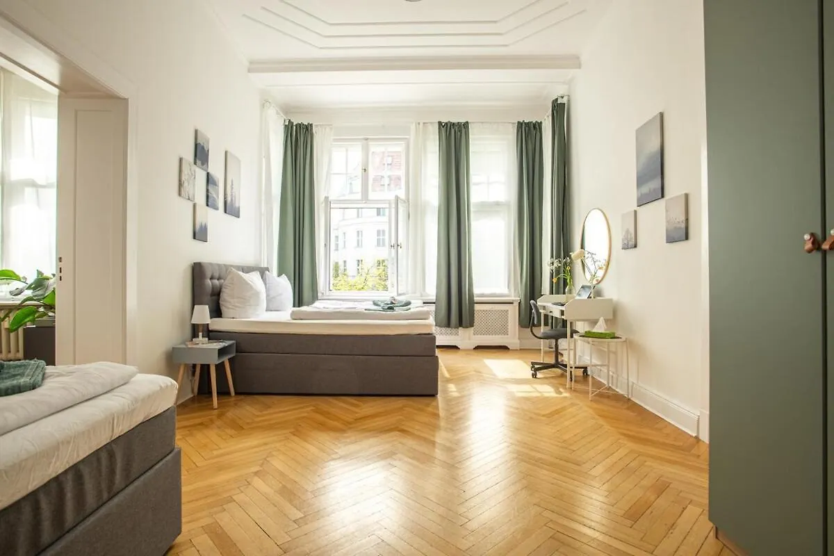 Kaiser 04 By Rockchair Apartments L Superhost Status L 3 Bedrooms Boxspringbeds 2 Bathrooms L Cozy Family & Business Flair 155 Sqm 3 Balcony 4Th Floor Elevator Up To 10 Guests Welcomes You! Berlin Deutschland