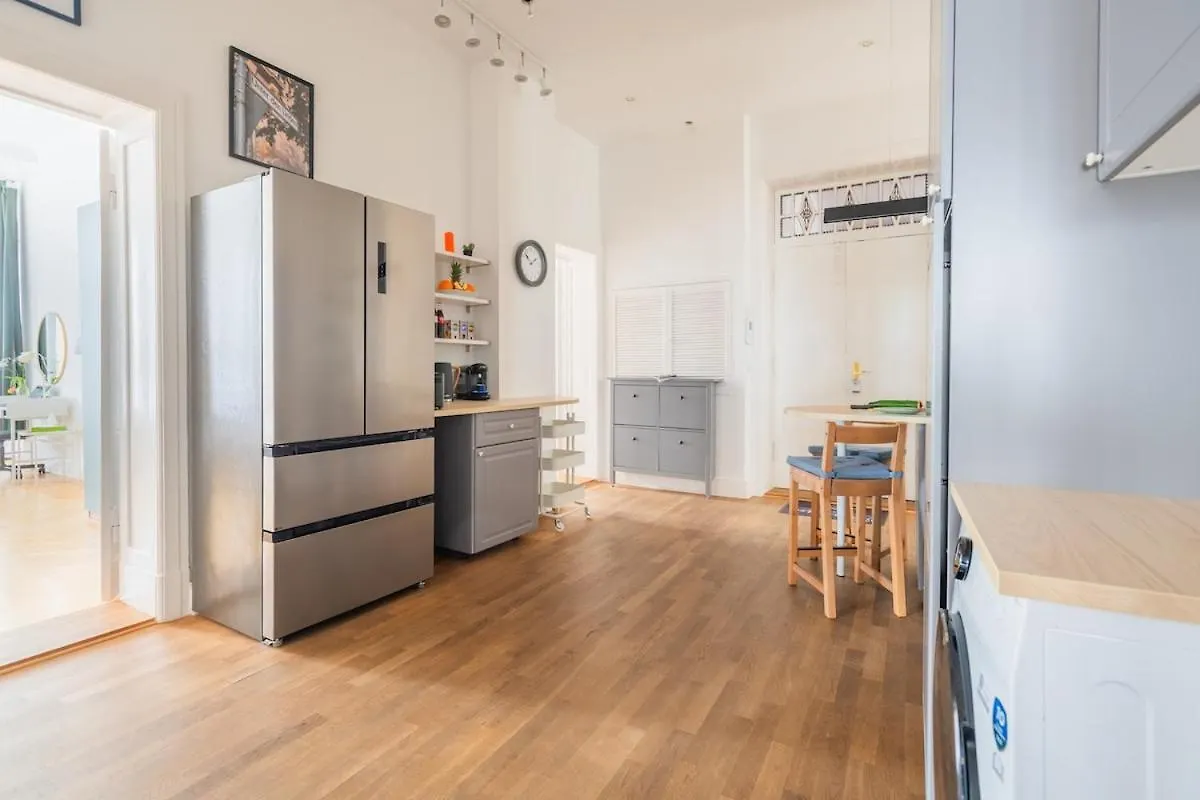 Kaiser 04 By Rockchair Apartments L Superhost Status L 3 Bedrooms Boxspringbeds 2 Bathrooms L Cozy Family & Business Flair 155 Sqm 3 Balcony 4Th Floor Elevator Up To 10 Guests Welcomes You! Berlin