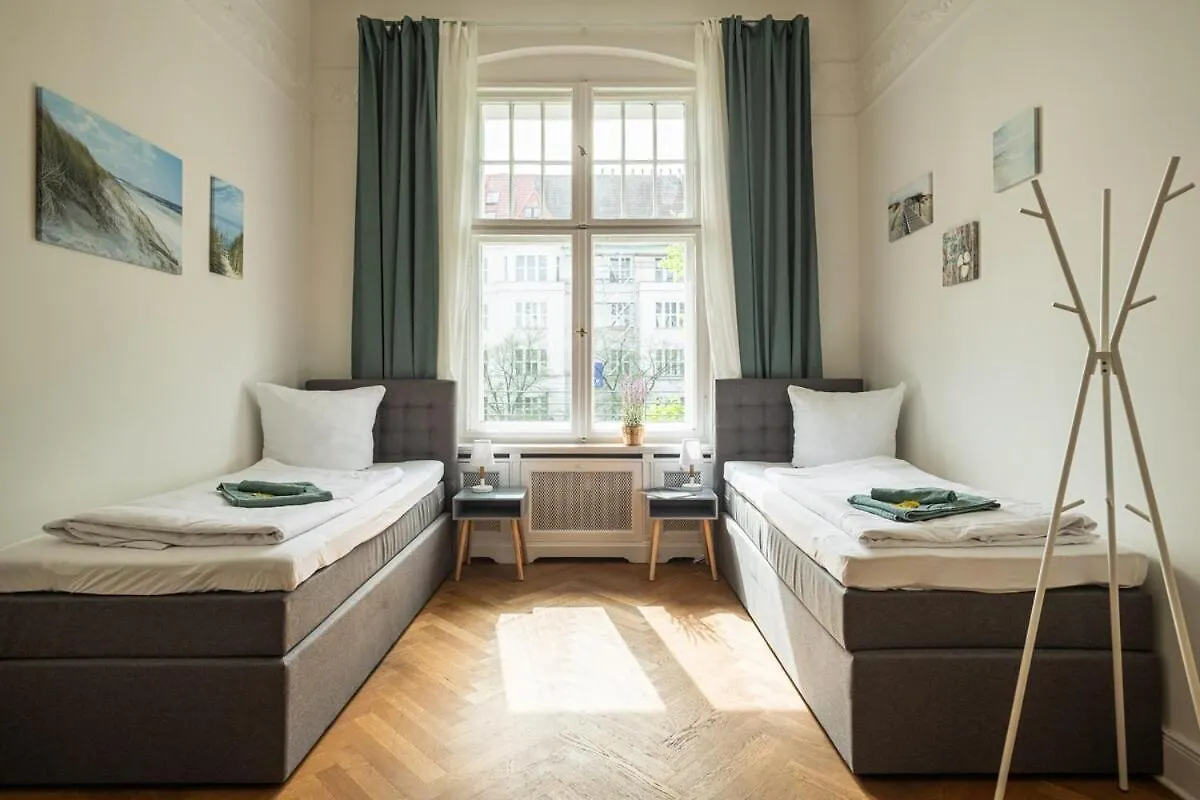 Kaiser 04 By Rockchair Apartments L Superhost Status L 3 Bedrooms Boxspringbeds 2 Bathrooms L Cozy Family & Business Flair 155 Sqm 3 Balcony 4Th Floor Elevator Up To 10 Guests Welcomes You! Berlin 0*,  Deutschland