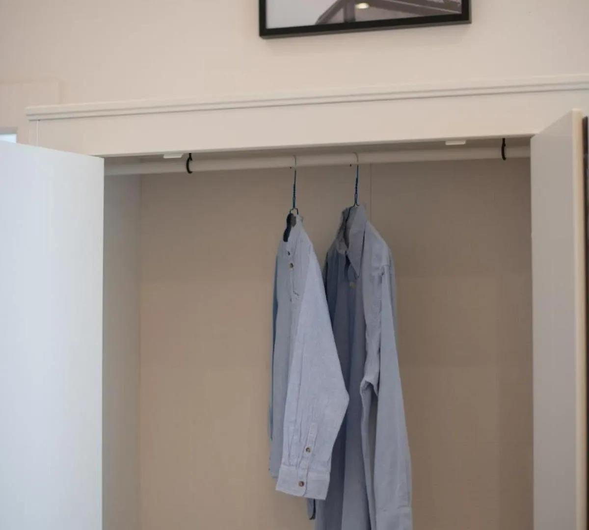 Kaiser 04 By Rockchair Apartments L Superhost Status L 3 Bedrooms Boxspringbeds 2 Bathrooms L Cozy Family & Business Flair 155 Sqm 3 Balcony 4Th Floor Elevator Up To 10 Guests Welcomes You! Berlin