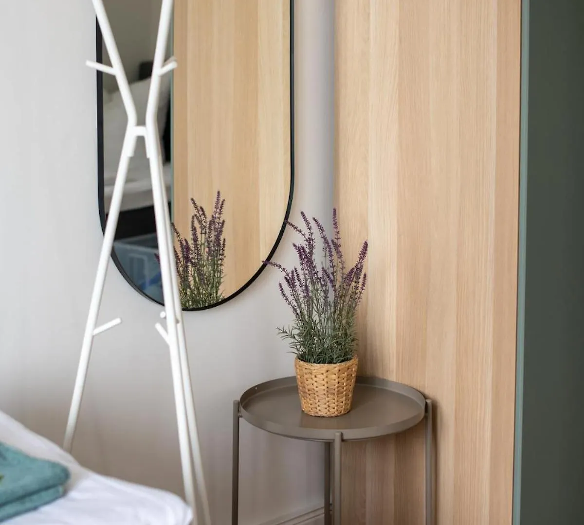 Kaiser 04 By Rockchair Apartments L Superhost Status L 3 Bedrooms Boxspringbeds 2 Bathrooms L Cozy Family & Business Flair 155 Sqm 3 Balcony 4Th Floor Elevator Up To 10 Guests Welcomes You! Berlin