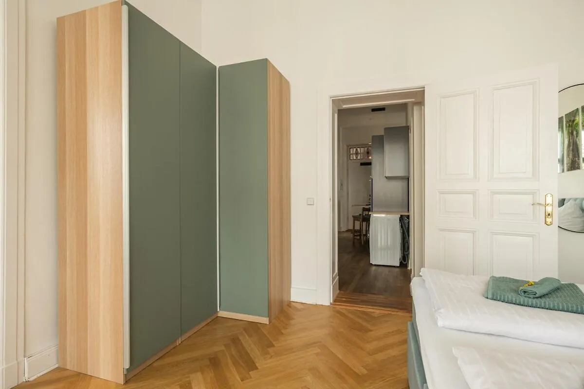 Kaiser 04 By Rockchair Apartments L Superhost Status L 3 Bedrooms Boxspringbeds 2 Bathrooms L Cozy Family & Business Flair 155 Sqm 3 Balcony 4Th Floor Elevator Up To 10 Guests Welcomes You! Berlin