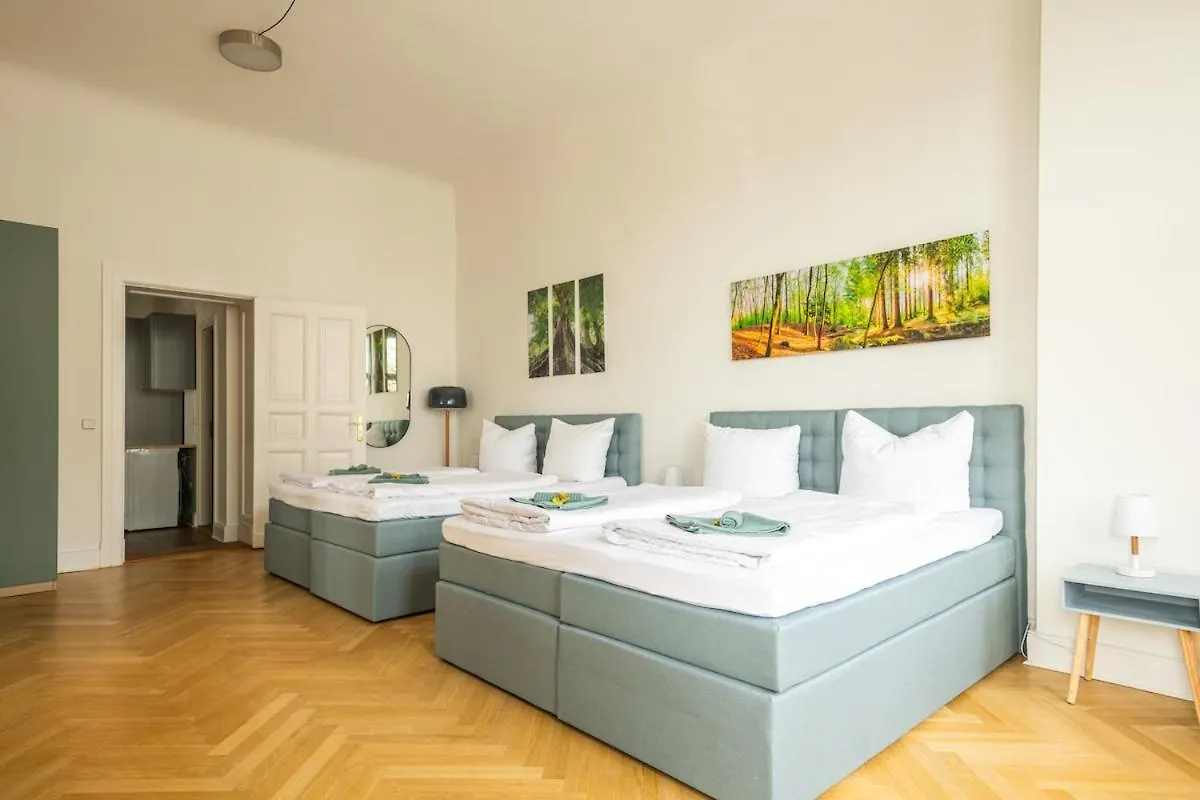 Kaiser 04 By Rockchair Apartments L Superhost Status L 3 Bedrooms Boxspringbeds 2 Bathrooms L Cozy Family & Business Flair 155 Sqm 3 Balcony 4Th Floor Elevator Up To 10 Guests Welcomes You! Berlin Deutschland