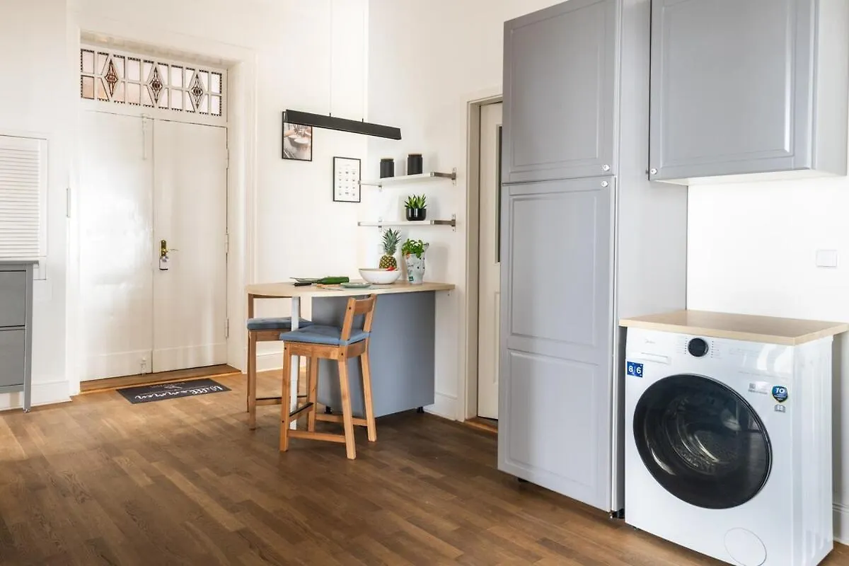 Kaiser 04 By Rockchair Apartments L Superhost Status L 3 Bedrooms Boxspringbeds 2 Bathrooms L Cozy Family & Business Flair 155 Sqm 3 Balcony 4Th Floor Elevator Up To 10 Guests Welcomes You! Berlin 0*,  Deutschland