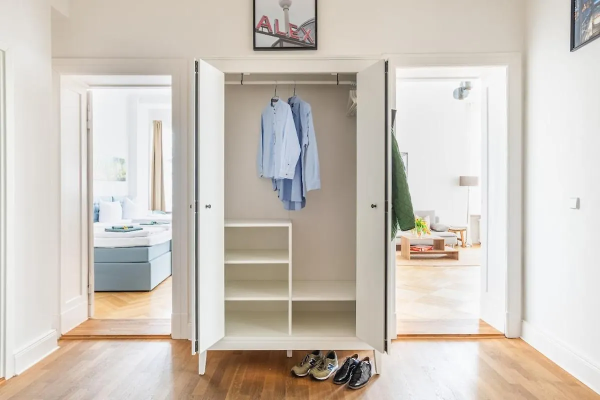 Kaiser 04 By Rockchair Apartments L Superhost Status L 3 Bedrooms Boxspringbeds 2 Bathrooms L Cozy Family & Business Flair 155 Sqm 3 Balcony 4Th Floor Elevator Up To 10 Guests Welcomes You! Berlin