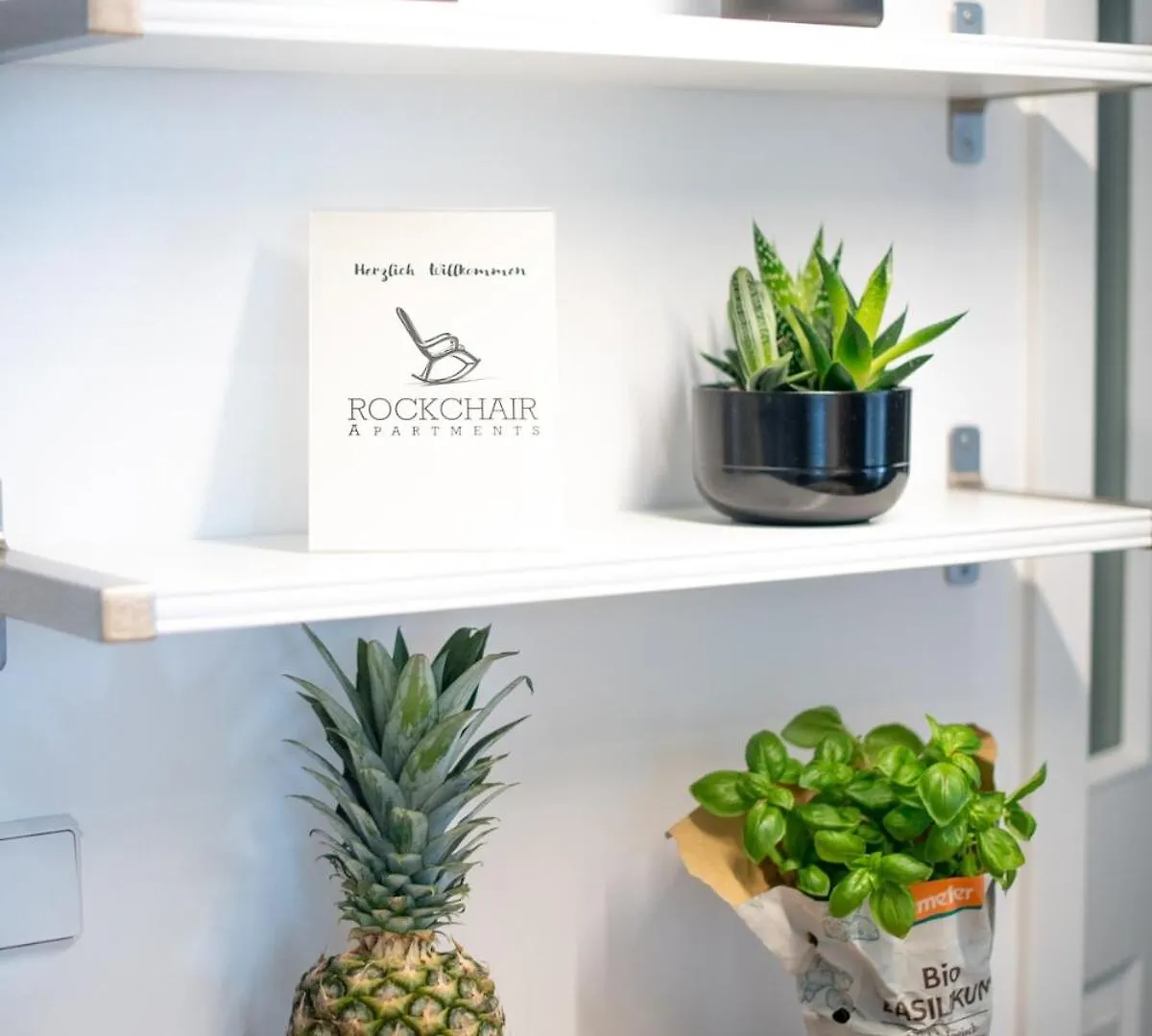 Kaiser 04 By Rockchair Apartments L Superhost Status L 3 Bedrooms Boxspringbeds 2 Bathrooms L Cozy Family & Business Flair 155 Sqm 3 Balcony 4Th Floor Elevator Up To 10 Guests Welcomes You! Berlin