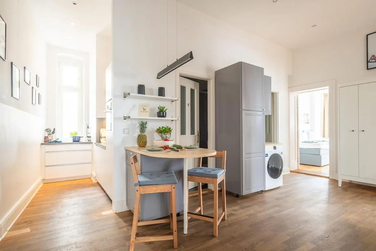 Kaiser 04 By Rockchair Apartments L Superhost Status L 3 Bedrooms Boxspringbeds 2 Bathrooms L Cozy Family & Business Flair 155 Sqm 3 Balcony 4Th Floor Elevator Up To 10 Guests Welcomes You! Berlin