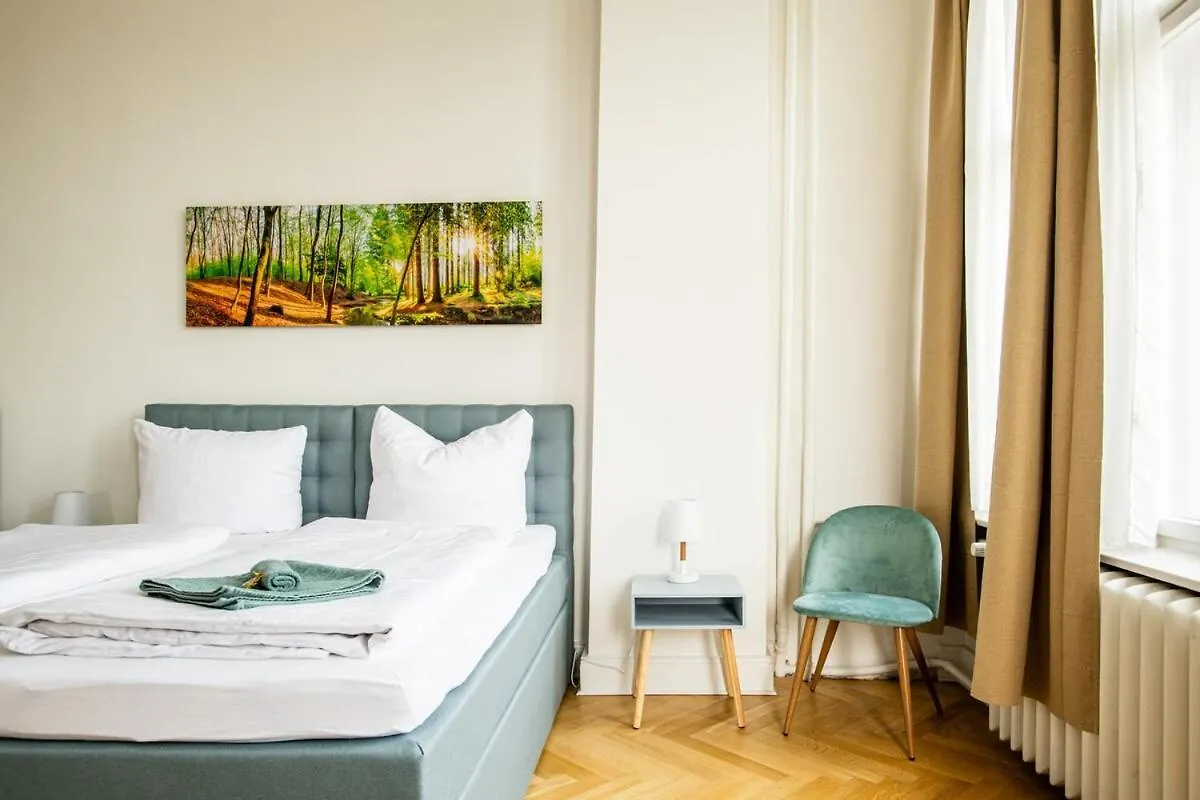 Kaiser 04 By Rockchair Apartments L Superhost Status L 3 Bedrooms Boxspringbeds 2 Bathrooms L Cozy Family & Business Flair 155 Sqm 3 Balcony 4Th Floor Elevator Up To 10 Guests Welcomes You! Berlin Deutschland