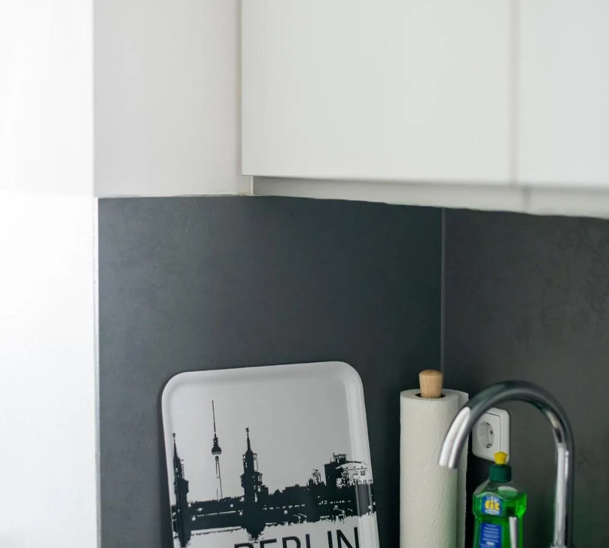 Kaiser 04 By Rockchair Apartments L Superhost Status L 3 Bedrooms Boxspringbeds 2 Bathrooms L Cozy Family & Business Flair 155 Sqm 3 Balcony 4Th Floor Elevator Up To 10 Guests Welcomes You! Berlin 0*,  Deutschland