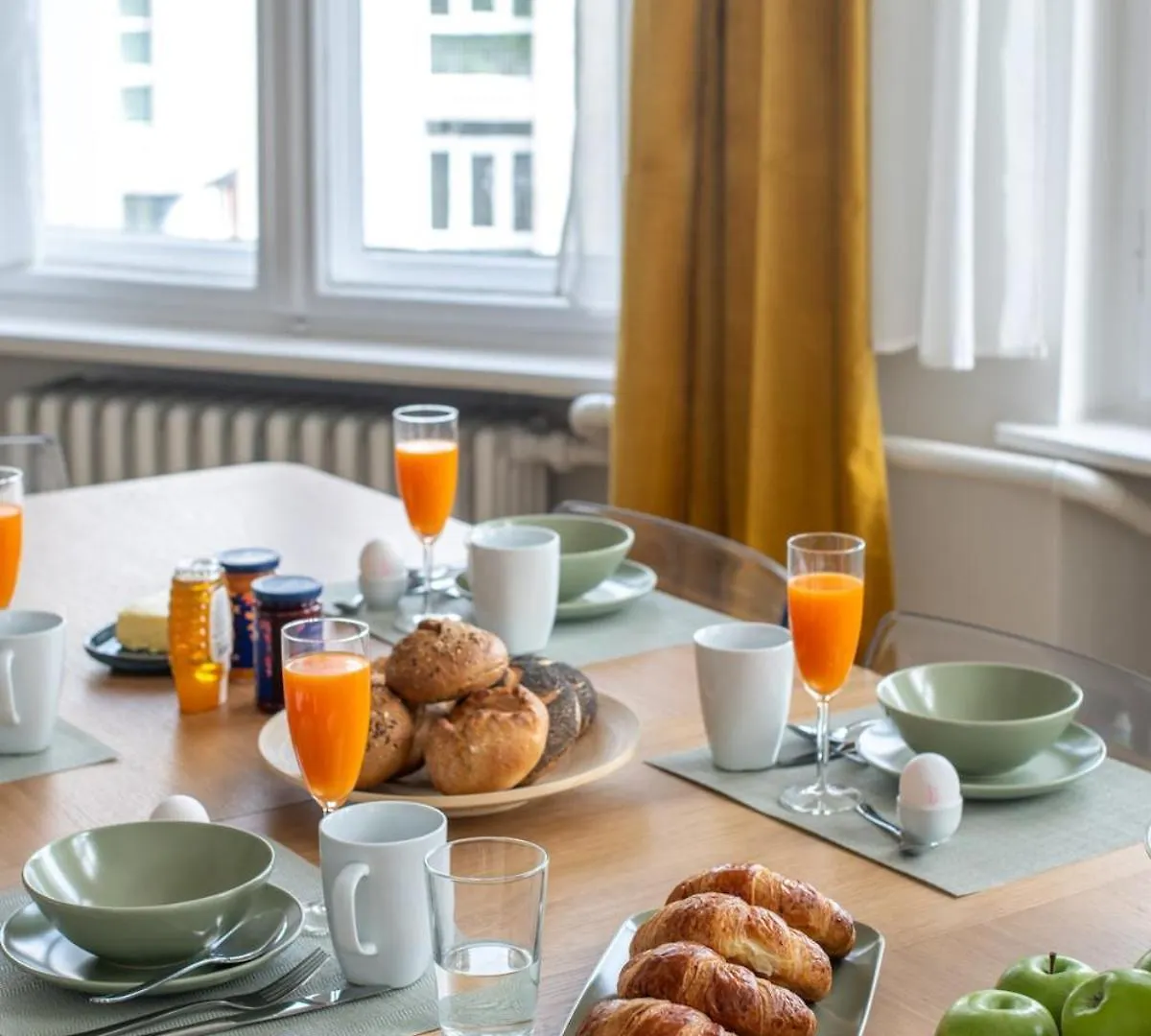 Kaiser 04 By Rockchair Apartments L Superhost Status L 3 Bedrooms Boxspringbeds 2 Bathrooms L Cozy Family & Business Flair 155 Sqm 3 Balcony 4Th Floor Elevator Up To 10 Guests Welcomes You! Berlin 0*,