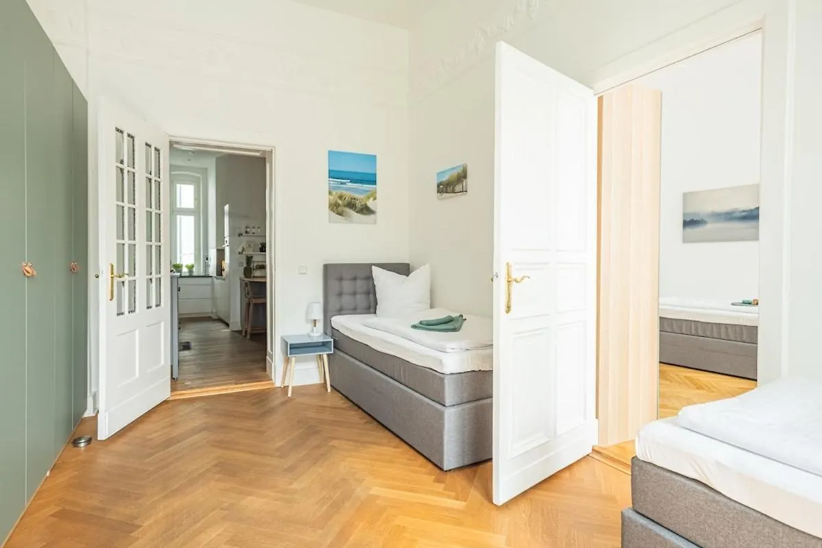 Kaiser 04 By Rockchair Apartments L Superhost Status L 3 Bedrooms Boxspringbeds 2 Bathrooms L Cozy Family & Business Flair 155 Sqm 3 Balcony 4Th Floor Elevator Up To 10 Guests Welcomes You! Berlin