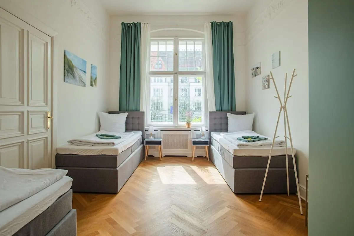 Kaiser 04 By Rockchair Apartments L Superhost Status L 3 Bedrooms Boxspringbeds 2 Bathrooms L Cozy Family & Business Flair 155 Sqm 3 Balcony 4Th Floor Elevator Up To 10 Guests Welcomes You! Berlin 0*,