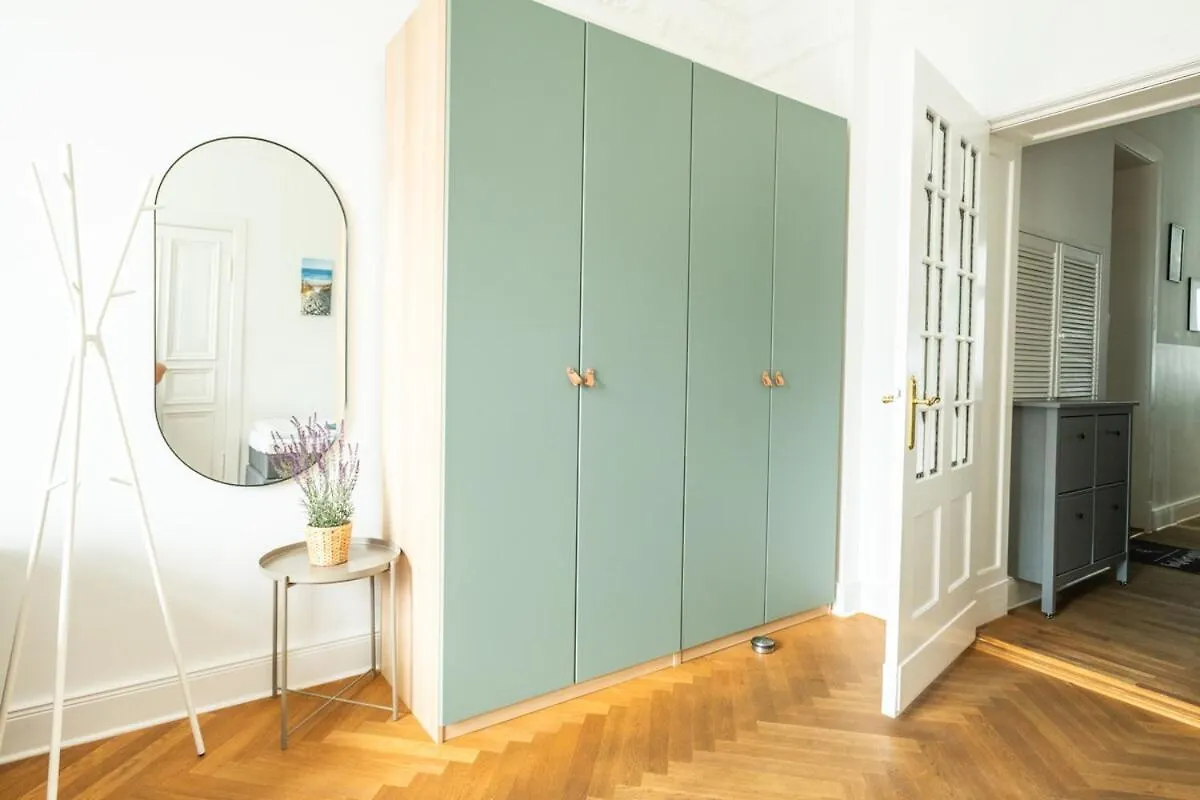 Kaiser 04 By Rockchair Apartments L Superhost Status L 3 Bedrooms Boxspringbeds 2 Bathrooms L Cozy Family & Business Flair 155 Sqm 3 Balcony 4Th Floor Elevator Up To 10 Guests Welcomes You! Berlin 0*,  Deutschland