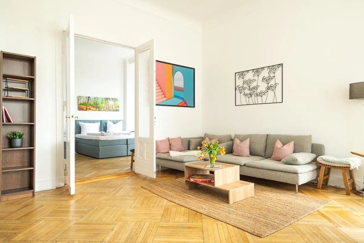 Kaiser 04 By Rockchair Apartments L Superhost Status L 3 Bedrooms Boxspringbeds 2 Bathrooms L Cozy Family & Business Flair 155 Sqm 3 Balcony 4Th Floor Elevator Up To 10 Guests Welcomes You! Berlin