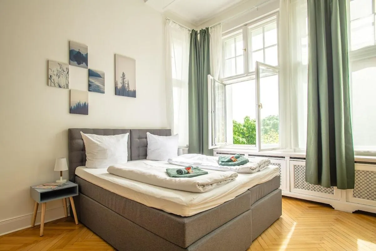 Kaiser 04 By Rockchair Apartments L Superhost Status L 3 Bedrooms Boxspringbeds 2 Bathrooms L Cozy Family & Business Flair 155 Sqm 3 Balcony 4Th Floor Elevator Up To 10 Guests Welcomes You! Berlin