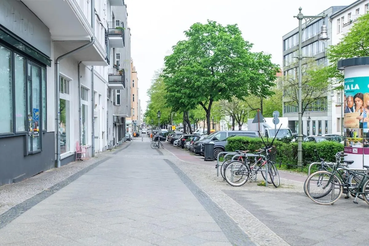 Kaiser 04 By Rockchair Apartments L Superhost Status L 3 Bedrooms Boxspringbeds 2 Bathrooms L Cozy Family & Business Flair 155 Sqm 3 Balcony 4Th Floor Elevator Up To 10 Guests Welcomes You! Berlin
