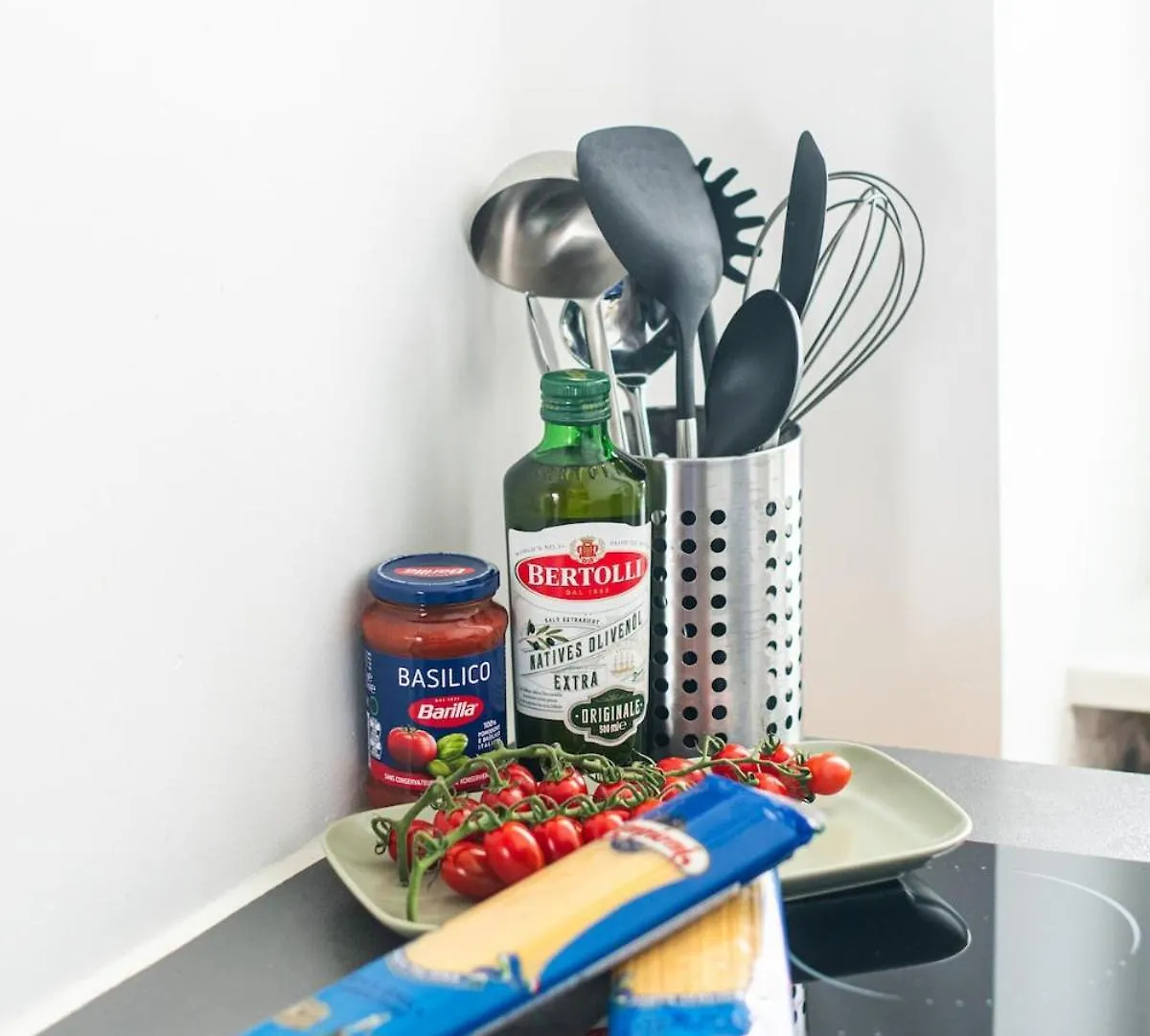 Kaiser 04 By Rockchair Apartments L Superhost Status L 3 Bedrooms Boxspringbeds 2 Bathrooms L Cozy Family & Business Flair 155 Sqm 3 Balcony 4Th Floor Elevator Up To 10 Guests Welcomes You! Berlin