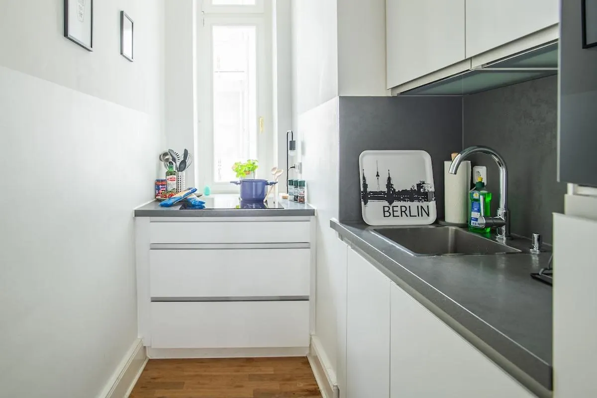 Kaiser 04 By Rockchair Apartments L Superhost Status L 3 Bedrooms Boxspringbeds 2 Bathrooms L Cozy Family & Business Flair 155 Sqm 3 Balcony 4Th Floor Elevator Up To 10 Guests Welcomes You! Berlin 0*,