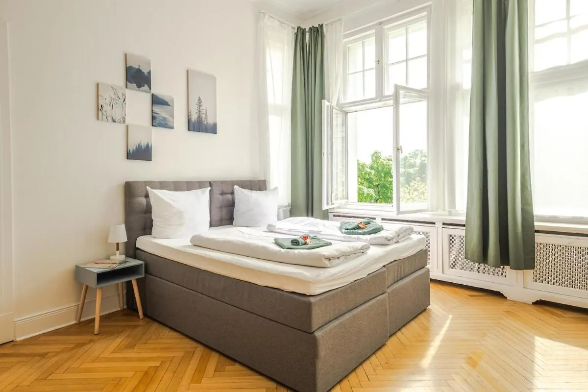 Kaiser 04 By Rockchair Apartments L Superhost Status L 3 Bedrooms Boxspringbeds 2 Bathrooms L Cozy Family & Business Flair 155 Sqm 3 Balcony 4Th Floor Elevator Up To 10 Guests Welcomes You! Berlin