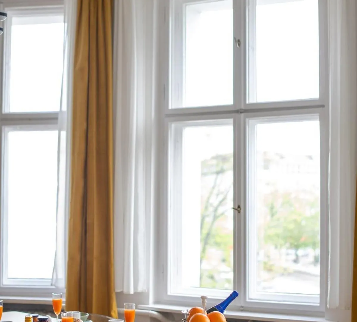 Kaiser 04 By Rockchair Apartments L Superhost Status L 3 Bedrooms Boxspringbeds 2 Bathrooms L Cozy Family & Business Flair 155 Sqm 3 Balcony 4Th Floor Elevator Up To 10 Guests Welcomes You! Berlin