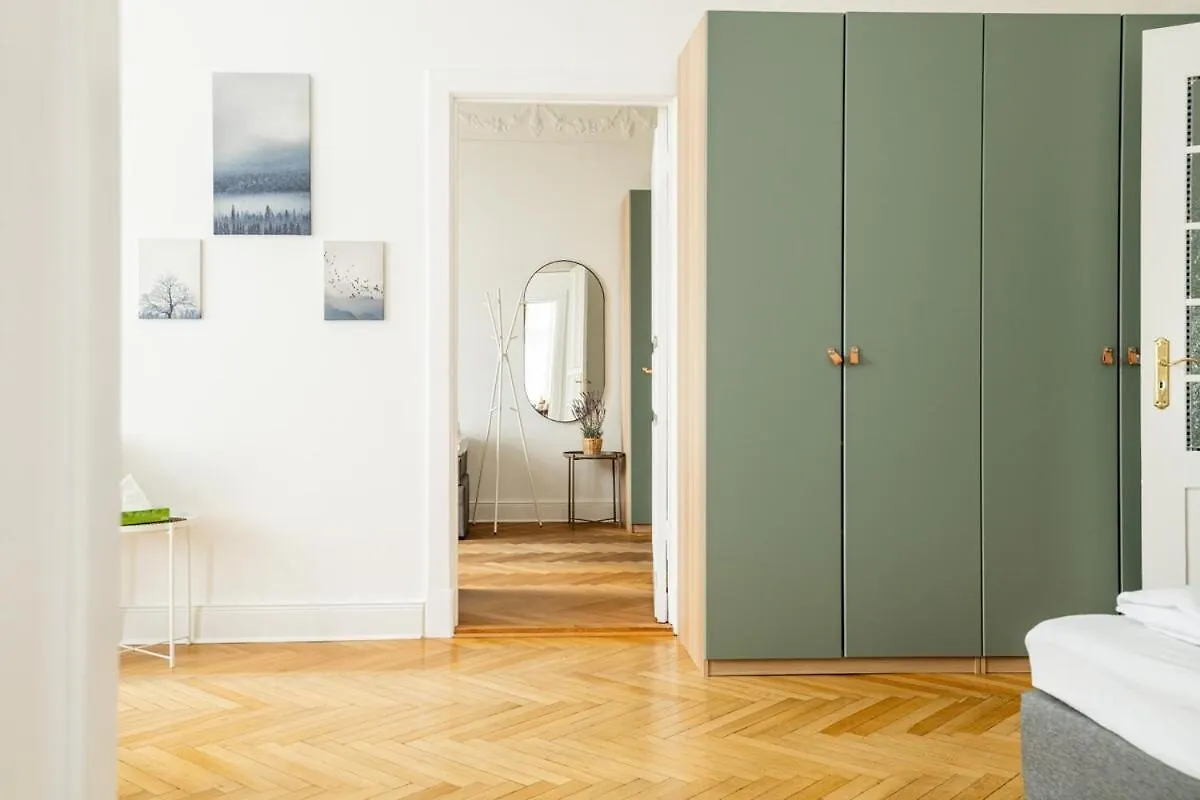 Kaiser 04 By Rockchair Apartments L Superhost Status L 3 Bedrooms Boxspringbeds 2 Bathrooms L Cozy Family & Business Flair 155 Sqm 3 Balcony 4Th Floor Elevator Up To 10 Guests Welcomes You! Berlin