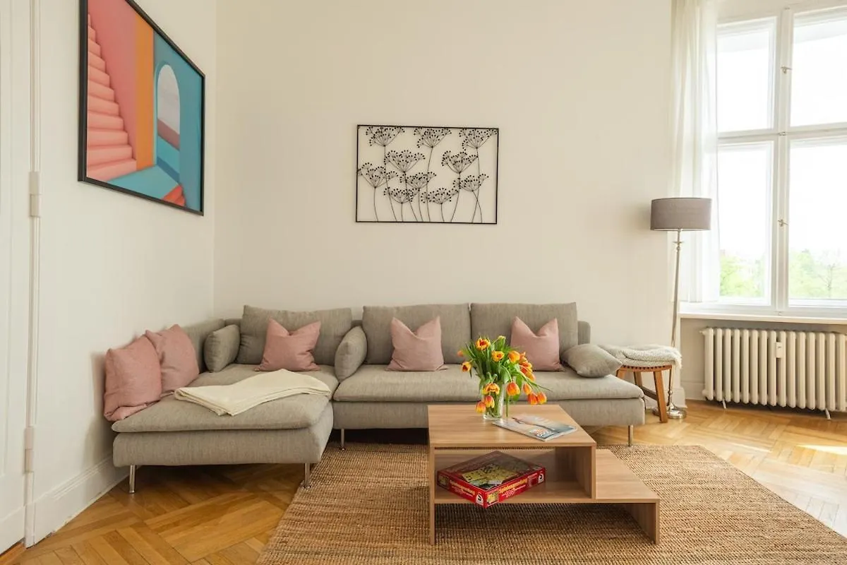 Kaiser 04 By Rockchair Apartments L Superhost Status L 3 Bedrooms Boxspringbeds 2 Bathrooms L Cozy Family & Business Flair 155 Sqm 3 Balcony 4Th Floor Elevator Up To 10 Guests Welcomes You! Berlin Deutschland