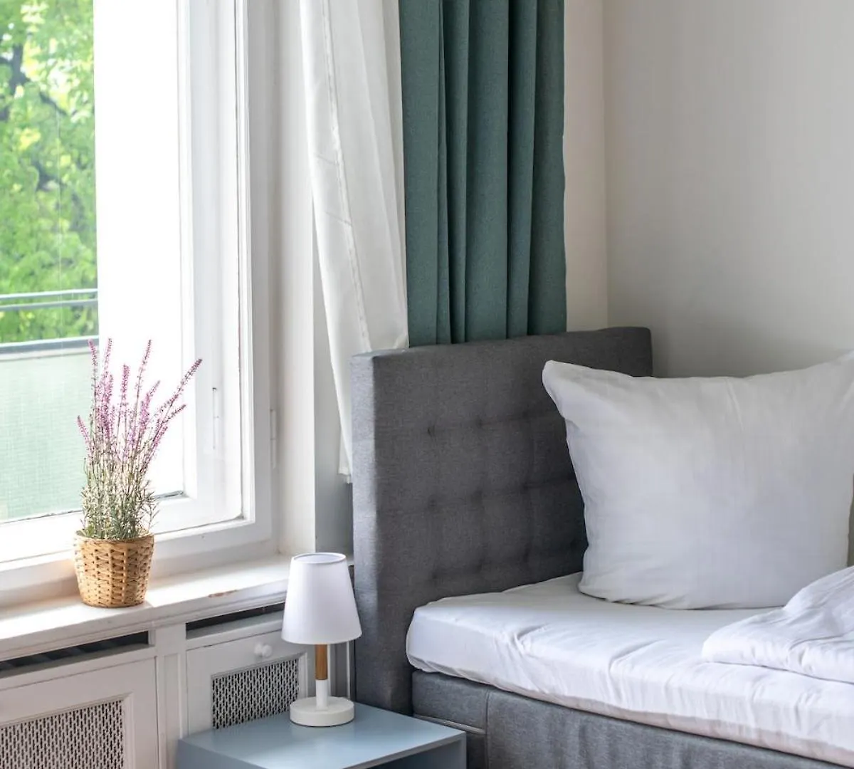 Kaiser 04 By Rockchair Apartments L Superhost Status L 3 Bedrooms Boxspringbeds 2 Bathrooms L Cozy Family & Business Flair 155 Sqm 3 Balcony 4Th Floor Elevator Up To 10 Guests Welcomes You! Berlin Deutschland
