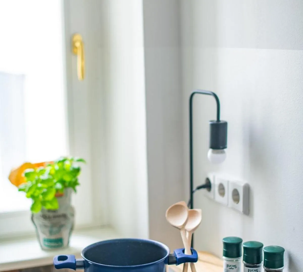 Kaiser 04 By Rockchair Apartments L Superhost Status L 3 Bedrooms Boxspringbeds 2 Bathrooms L Cozy Family & Business Flair 155 Sqm 3 Balcony 4Th Floor Elevator Up To 10 Guests Welcomes You! Berlin Deutschland